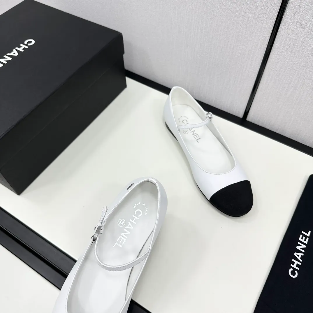 👟👟Ex-factory price 480👟👟 Xiaoxiang official website synchronizes the high version of CHANEL Chanel top Mary Jane____________, a must-have hot item for the fragrance family in spring and autumn, the goddess series, with the elegant and ladylike temperament of the fragrance family, super attractive, irresistible, and heart-warming... ▪️Imported sheepskin for the uppers ▪️Imported sheepskin for the inner feet (the same as the original) ▪️Original model open version, genuine leather outsole🇮🇹 ▪️Standard code 35-40 34 40 41 customized (non-returnable)